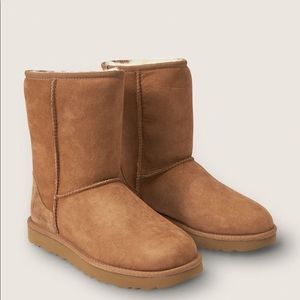 UGG Classic Genuine Shearling Lined Short Boot - Chestnut - Size 9